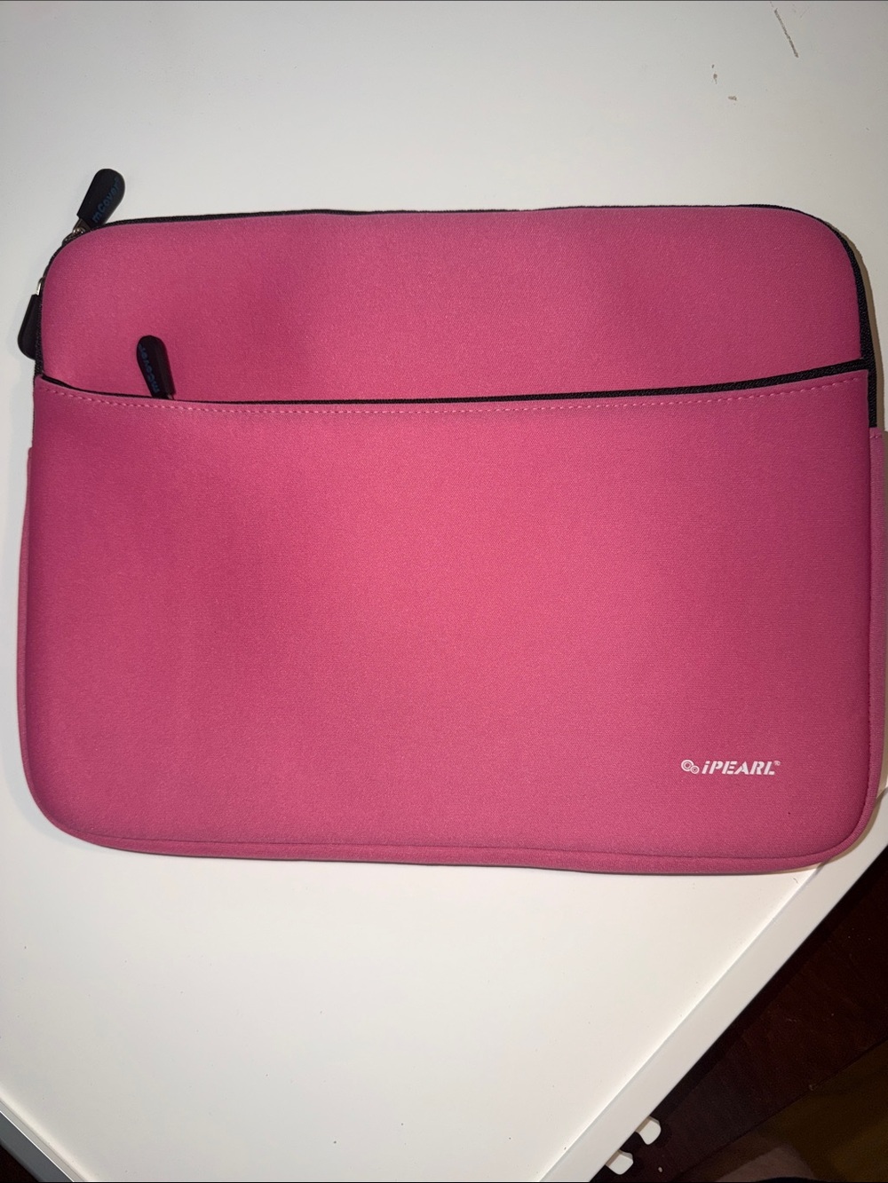 NEW Pearl Vibrant Pink Tablet/Laptop Sleeve